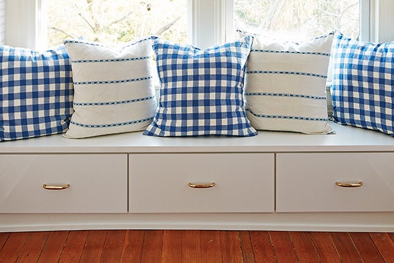 A Place for Everything Classic White integrated Bench with Pillows